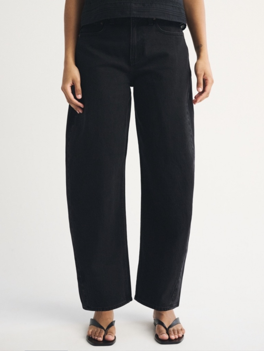 Abercrombie - Curve Love High Rise Barrel Jean